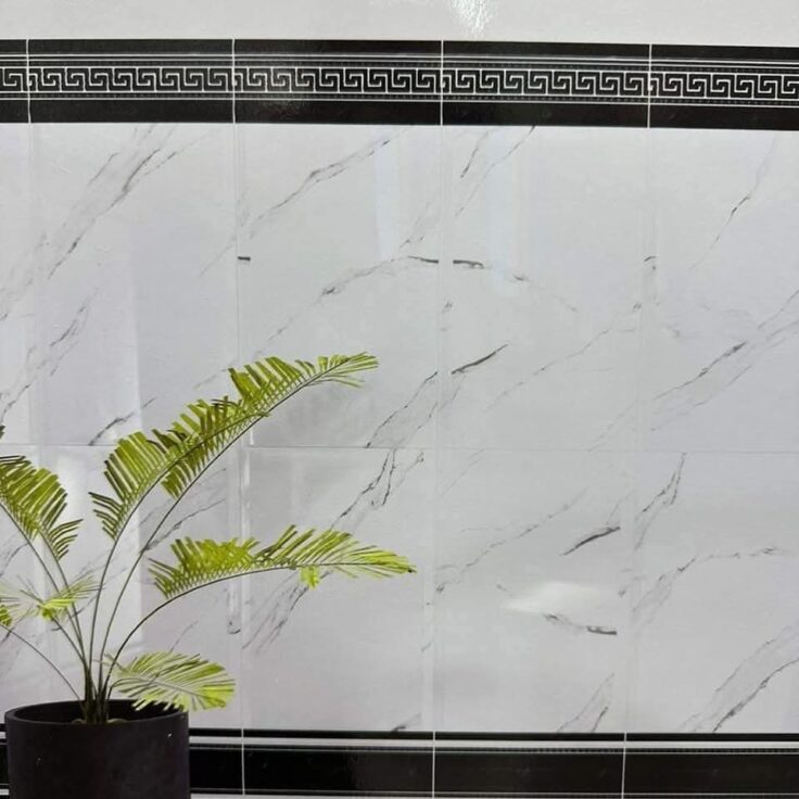 Faïence Oscar - sous-bassement 30x65cm-Blanc marbré -avec lisière et plinthe intégrée . – Image 4