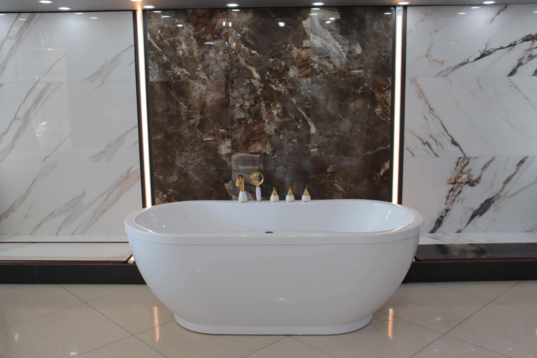 BAIGNOIRE à poser rectangulaire élégance & modernité.