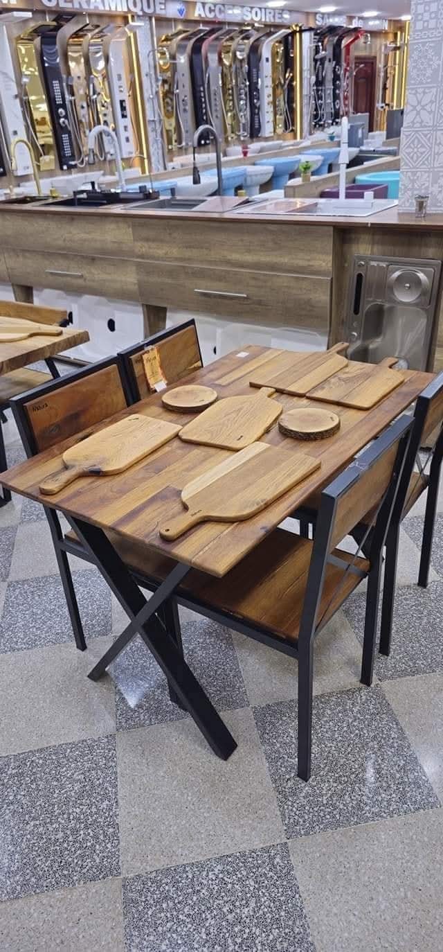 TABLE en Chêne Doré- chaleur , style et élégance naturelle. – Image 4