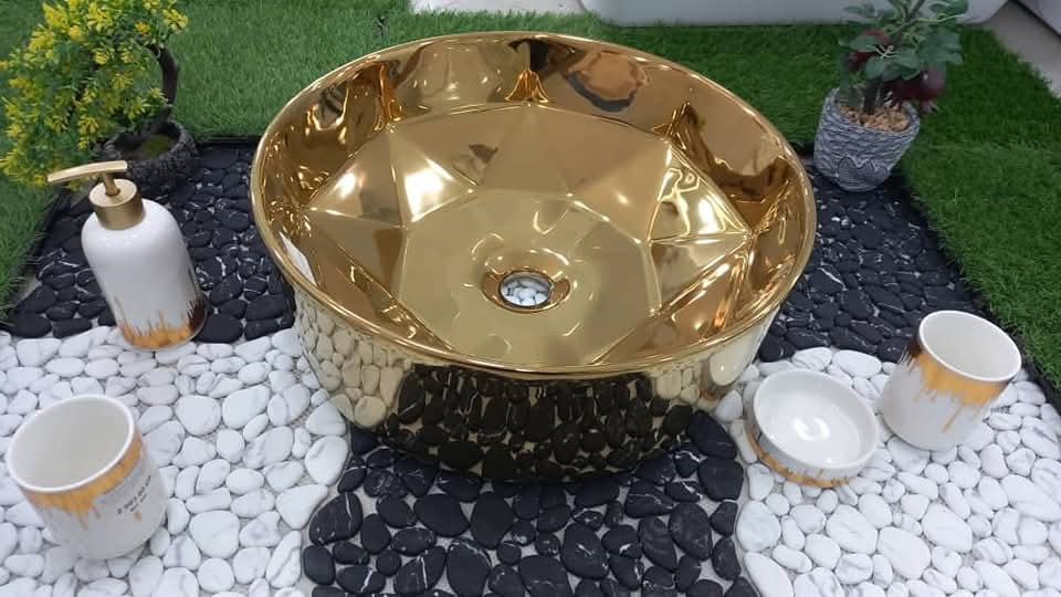 Vasque Suspendu Doré - Design Moderne & Élégance Minimaliste .