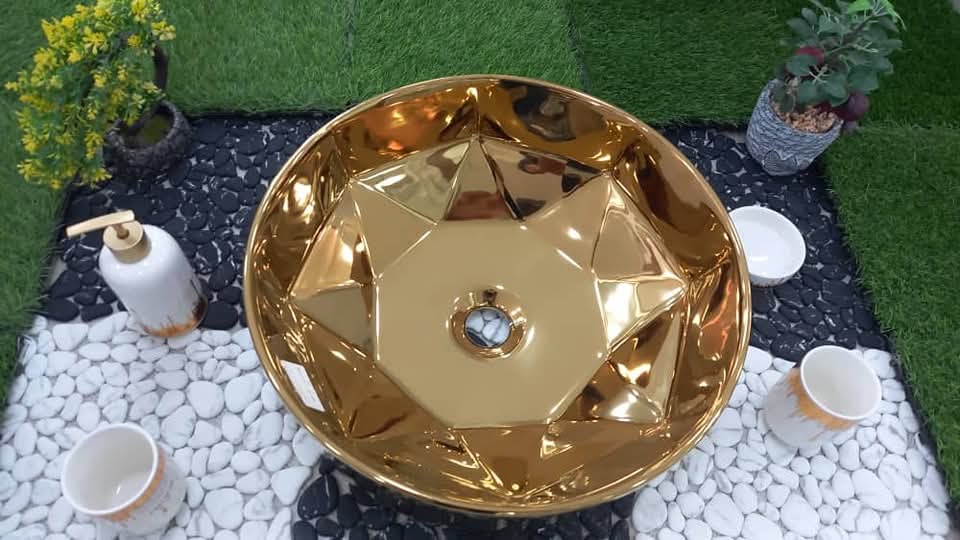 Vasque Suspendu Doré - Design Moderne & Élégance Minimaliste . – Image 2