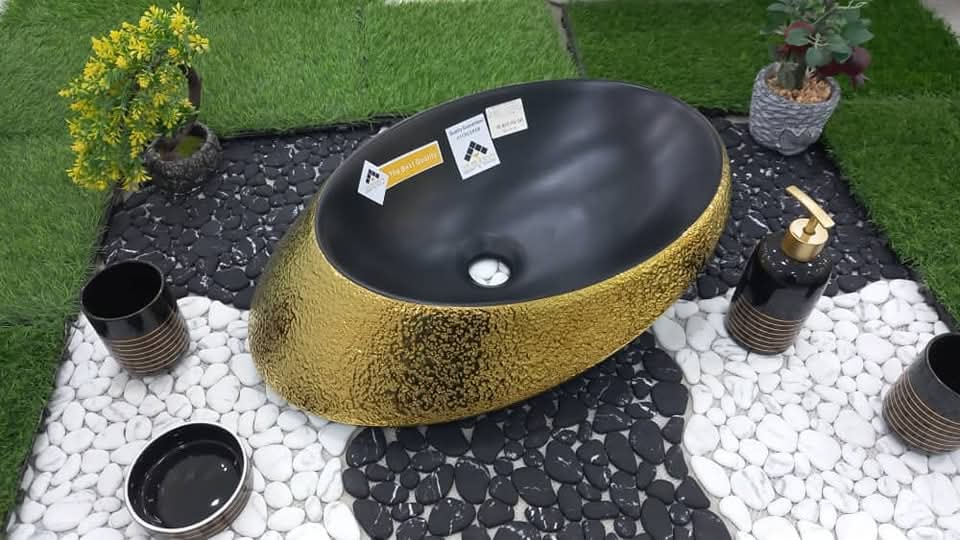 Vasque Suspendu Doré - Design Moderne & Élégance Minimaliste . – Image 3